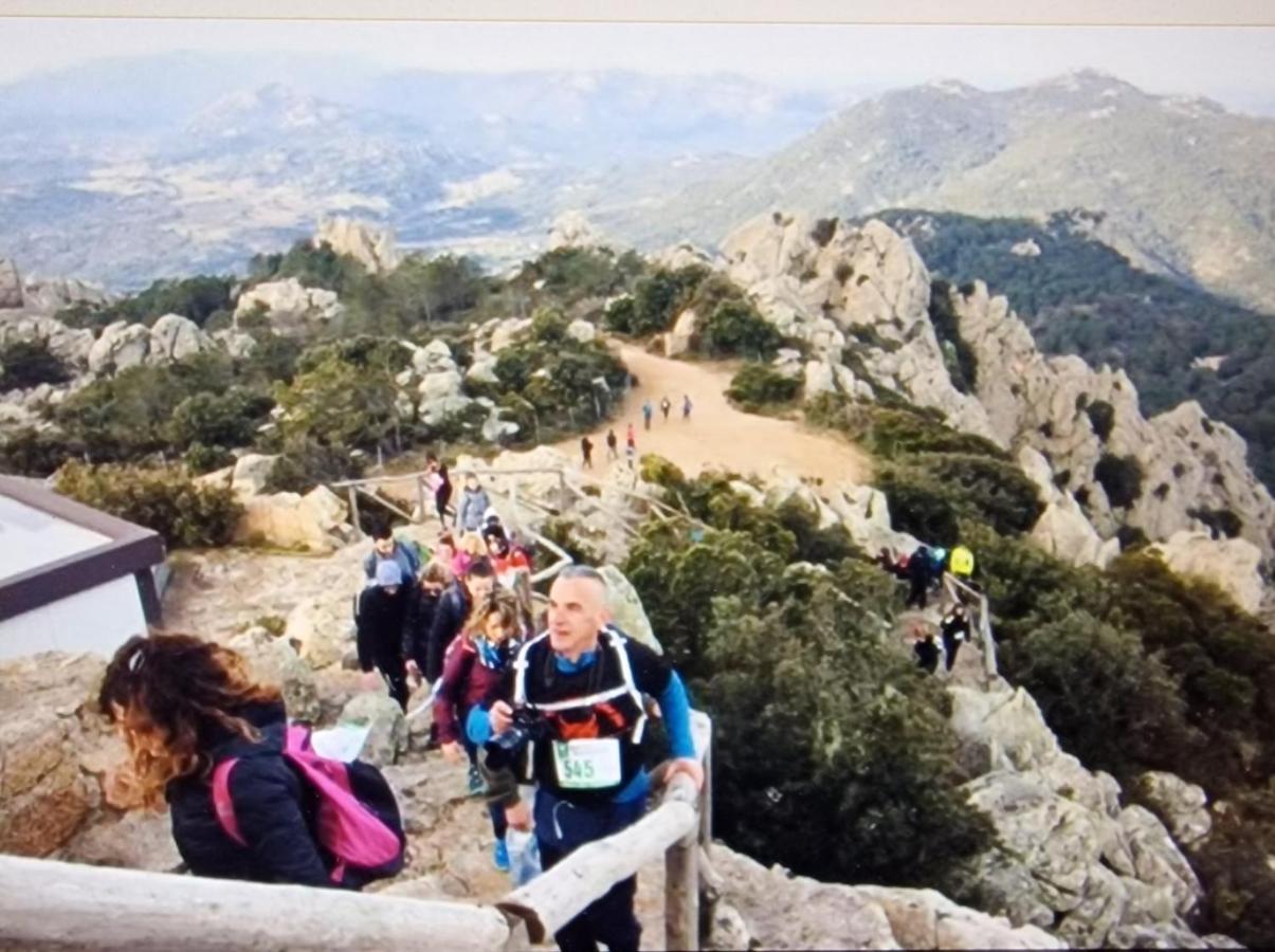 Rifugio Monte Pino Βίλα Telti Εξωτερικό φωτογραφία